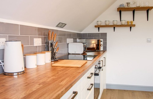 Little Stretton Cottage | GERRY'S PLACE, pet friendly, with a garden in Little Stretton