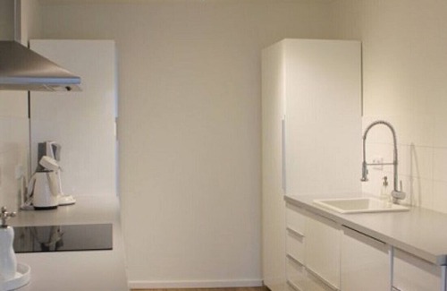 Zentrum Apartment | Geschmackvolle 3-Zimmer-Wohnung mit Balkon und Einbauküche in Bonn