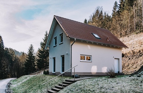 Wilhelmsthal House | Geschmackvolle Ferienwohnung mit eigener Terrasse und WLAN inkl.