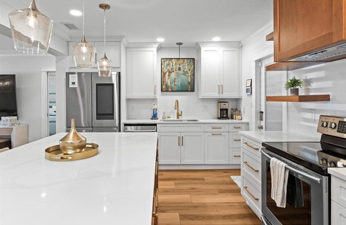 St. Petersburg - Clearwater House | Get 25% Off Rent 30+ Nights |Sea Glass Inn - Stylish Home with Covered Patio and Gameroom in St Pete