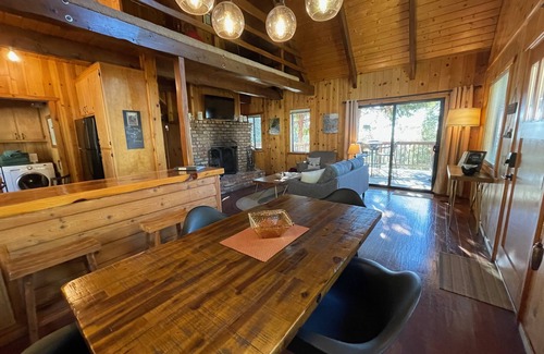 Idyllwild Cabin | Get a Peaceful, Easy Feeling at Naughty Pines/Read Our Reviews!