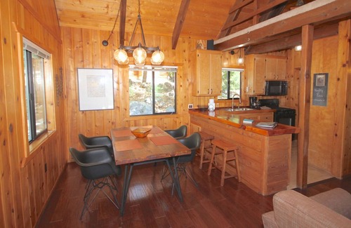 Idyllwild Cabin | Get a Peaceful, Easy Feeling at Naughty Pines/Read Our Reviews!