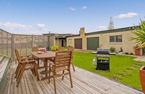 Cooks Beach House | Get-Away at Cooks - Cooks Beach Holiday Home