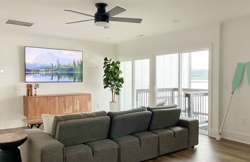 Dixie - Berryhill House | Get away at the lake