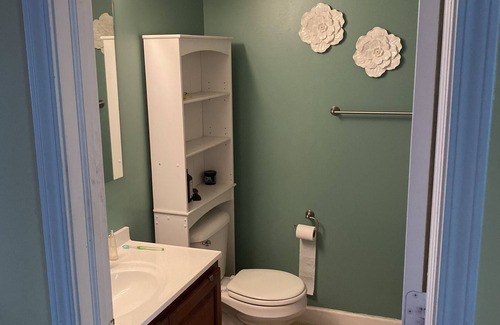 Taylor Condo | Get away by the airport