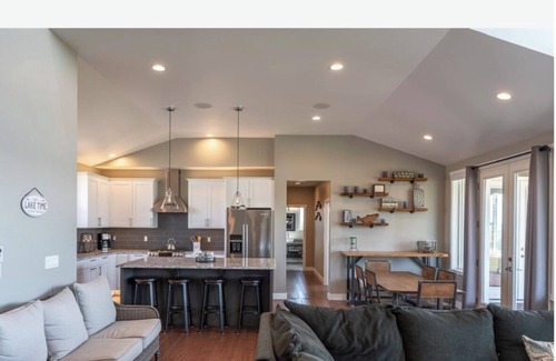 Banks Lake South House | Get away from it all at Smith Cove. A 4 bedroom oasis overlooking Banks Lake