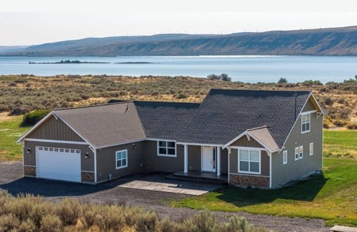 Banks Lake South House | Get away from it all at Smith Cove. A 4 bedroom oasis overlooking Banks Lake
