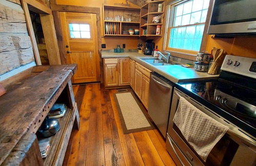 Lynx Cabin | Get away from it all! Restored 1800 log cabin on 40 acres - NO cleaning fee!