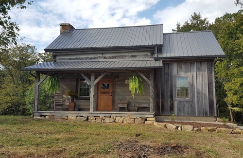 Lynx Cabin | Get away from it all! Restored 1800 log cabin on 40 acres - NO cleaning fee!