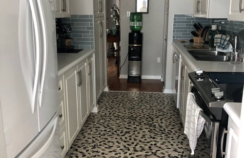 White Rock Condo | Get Away From your Cold Winter to this Lovely Condo by the Sea on the West Coast