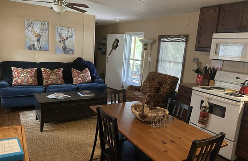 Chatham House | Get away to beautiful Caney Lake!