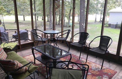 Chatham House | Get away to beautiful Caney Lake!