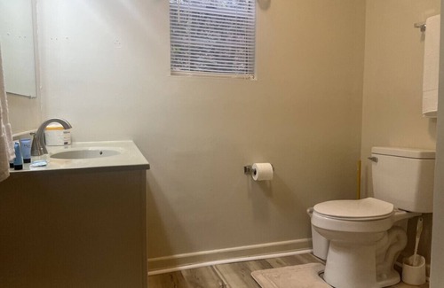 Waynesboro Hotel | Get away to Creeks Bend Room 62