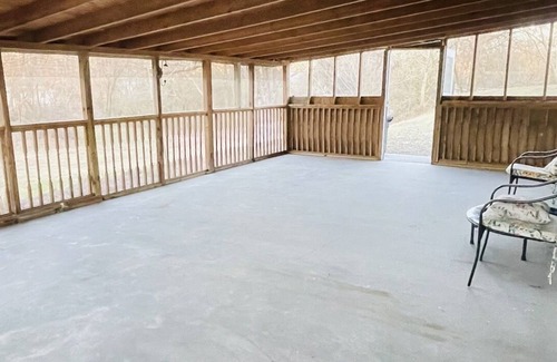 Calhoun House | Get comfy and cozy in this cute cottage in Calhoun!