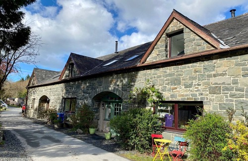 Dolgellau House | Get cosy in amazing Snowdonia National Park location!