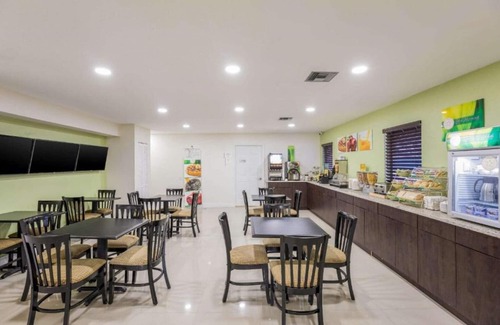 West Colonial House | Get more for your budget in downtown Orlando !