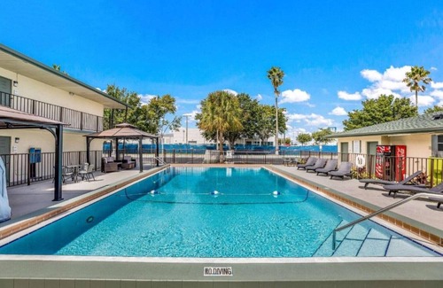 West Colonial House | Get more for your budget in downtown Orlando !