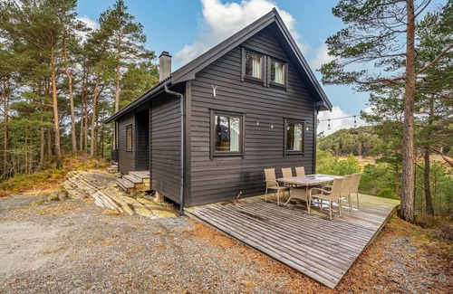 Valevag House | Get ready for a great vacation by the fjord.