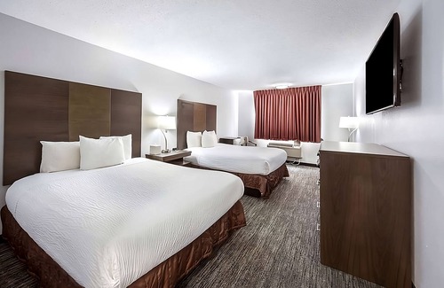 Grants Pass Resort | Get Ready for Adventure! Minutes Away from Rogue River and Hellgate Canyon!