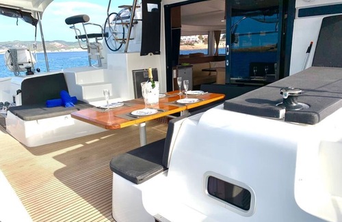 Playa d'en Bossa Boat Rental | Get to know Ibiza from the crystalline and transparent waters of its coves and beaches.