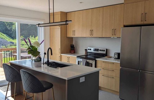 Farnham House | Get that peaceful vibe! Skydiving, the bycicle path, golf and more!