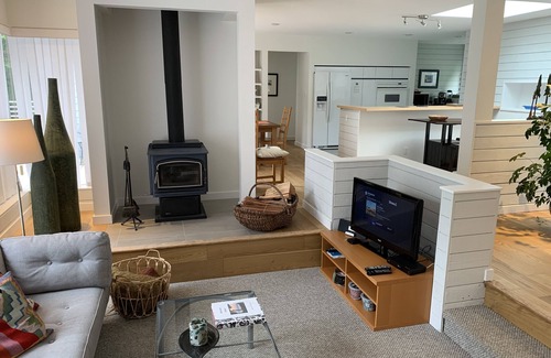 Courtenay Apartment | Get the Best of 4 Worlds: Sea, Forest, Slopes and Comfort