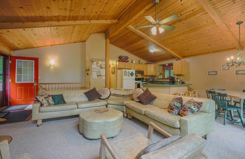 Hayward House | Get To The Lake! Canoes & kayaks included. Sand bottom swimming + good fishing!