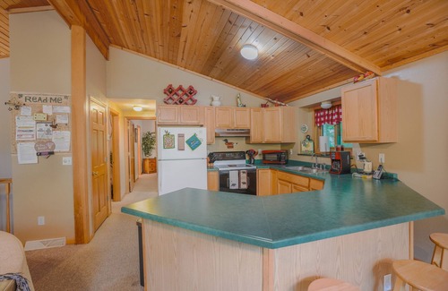 Hayward House | Get To The Lake! Canoes & kayaks included. Sand bottom swimming + good fishing!