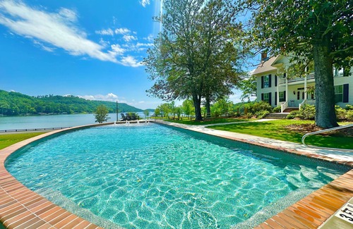 Cedar Bluff Apartment | Getaway at "The Den" - Pool, Hot tub, fire pit, & lake access!