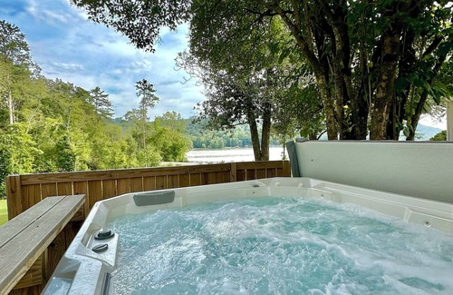 Cedar Bluff Apartment | Getaway at The Magnolia Suite - Pool, Hot tub, fire pit, kayaks, & lake access!
