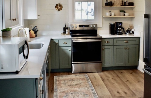 Dayton Cottage | Getaway at this Charming Family Cottage