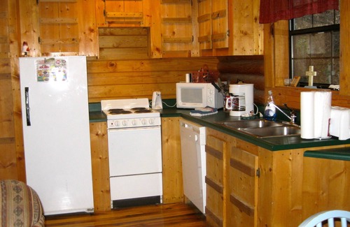 Slade Cabin | Getaway cabin close to Natural Bridge State Park with hot tub and internet
