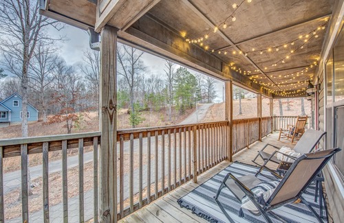 Counce Cabin | Getaway Chalet Pickwick! HOT TUB! FirePit 5 mins Pickwick Landing!