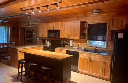 Vermilion Bay Cabin | Getaway/Fishing Cabin on Famous Eagle Lake