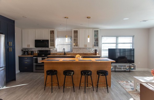 Oakland Hills House | Getaway Home with Hot Tub and Close to the Beach!