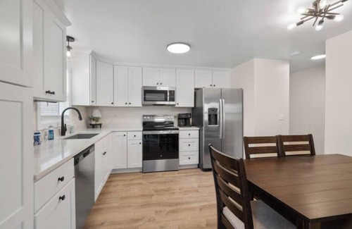 Green Bay House | Getaway in GB Updated! Explore & Enjoy the Areann