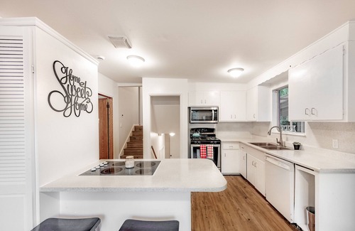 Salt Lake City House | Getaway in Style: Spacious 5-Bedroom VRBO with 2 Bathrooms for Ultimate Comfort!