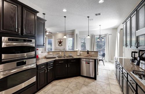 San Antonio House | Getaway Nr Sea World Bbq Ping Pong Air Hockey