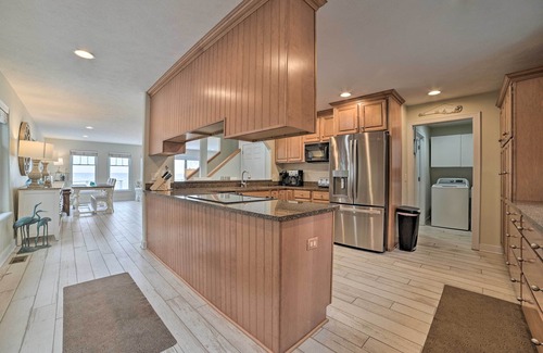 Northport House | Getaway on Crystal Clear Lake: Main & Guest House!