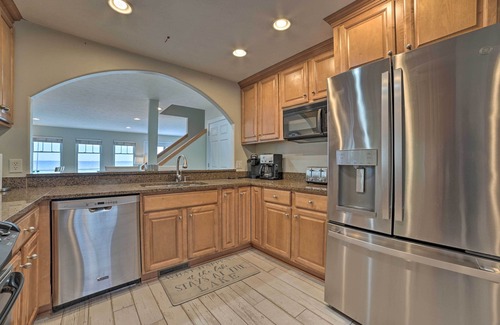 Northport House | Getaway on Crystal Clear Lake: Main & Guest House!