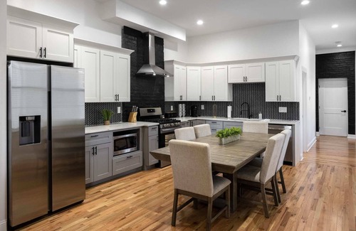Covington Apartment | Getaway on Lee - Covington 3 Bedroom Apartment!