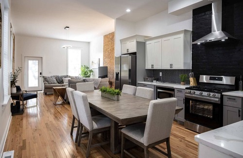 Covington Apartment | Getaway on Lee - Covington 3 Bedroom Apartment!