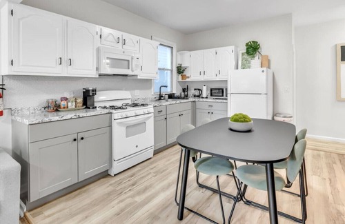 Hackensack River Waterfront Apartment | Getaway Private Bed close to NYC/EWR/Trans/Cafe