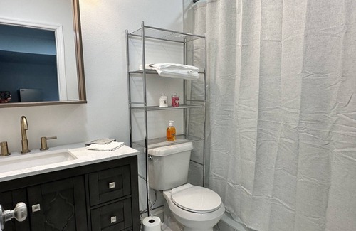 Lutz Apartment | Getaway/Private Suite A, nTranquility 🏡 close to ✈️ beach, mall, park, zoo