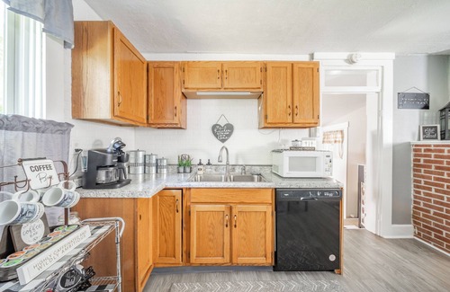 Maxwell Other | Getaway & Relax! Beautiful updated spacious rural 1800s Farmhouse-close to I69