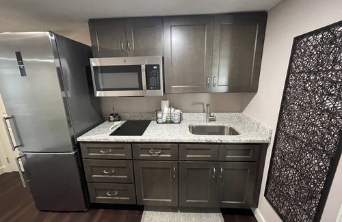 Southgate Apartment | Getaway Suite-HOT TUB! -5 miles from Beach!