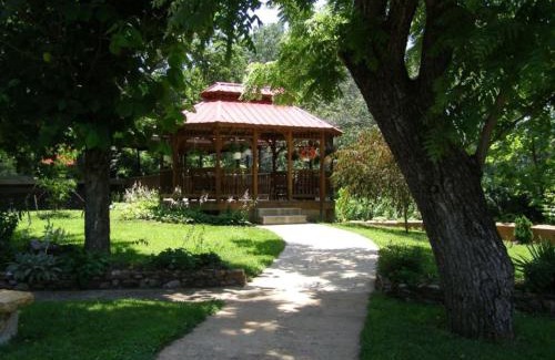 Waynesboro Hotel | Getaway to Owls Nest 43
