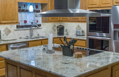 Cedar Creek Reservoir House | Getaway to Relax, Enjoy & Play! Come vacation with us!