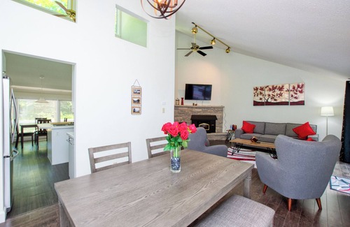 Tiny House | Getaway To Serenity w/Hot Tub & Game/Sun Room - 10 Min Walk to Beach!
