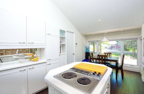 Tiny House | Getaway To Serenity w/Hot Tub & Game/Sun Room - 10 Min Walk to Beach!